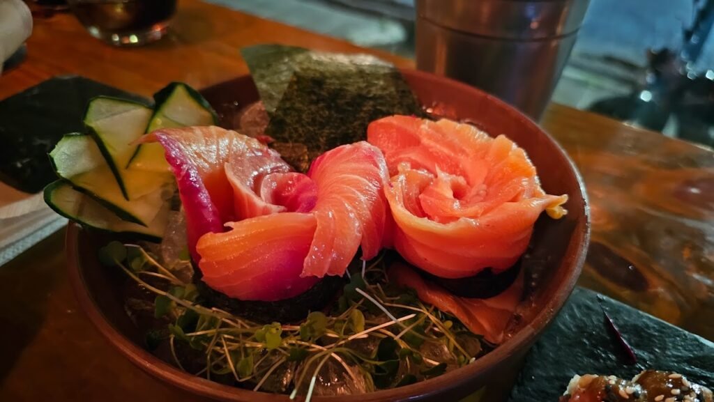 Mais de 10 opções de restaurantes em Mendoza - PEZ - sushi bem gostoso para dar uma variada no cardápio! 