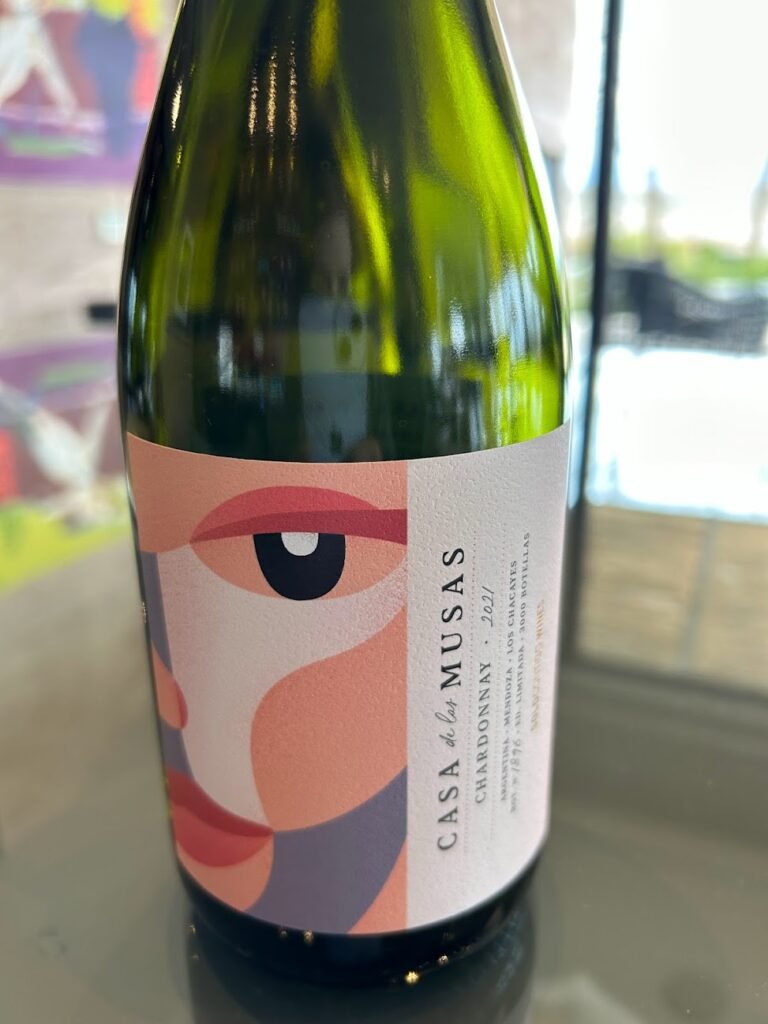 Vinícola em Mendoza: Solo Contigo. Lindas garrafas da vinícola Solo Contigo, cheias de personalidade, como toda a vinícola.